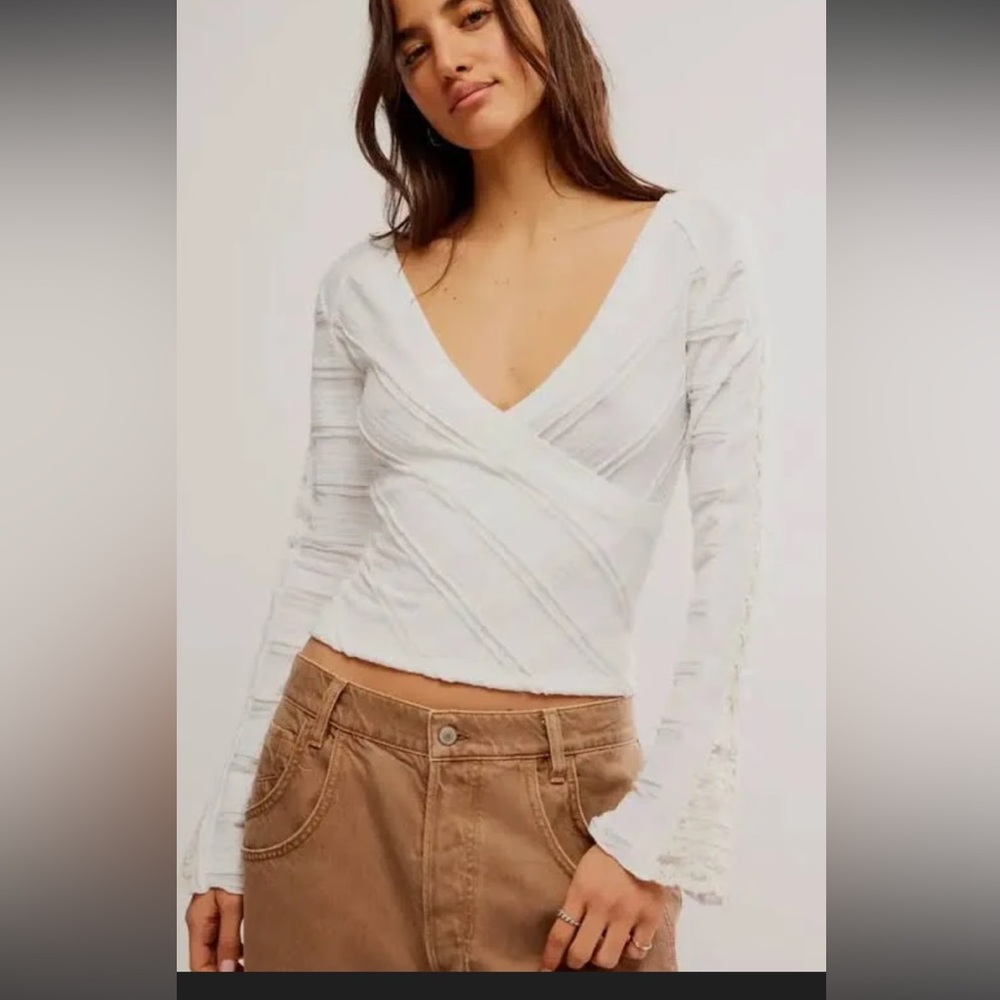 Last one❤️XS NWT Free People Rocky Long Sleeve Top in White. Size XS